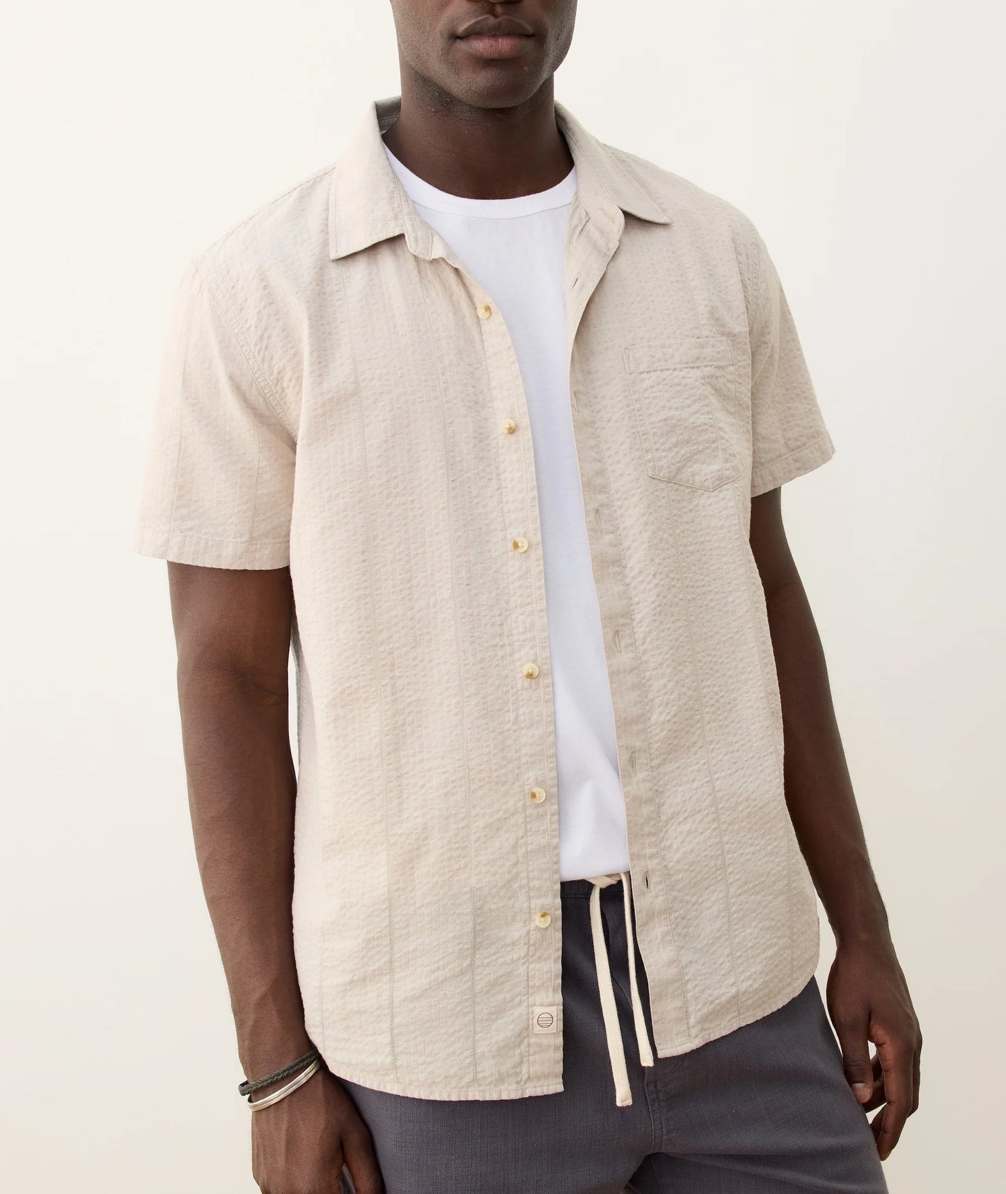Marine Layer - MARINE LAYER SEERSUCKER CLASSIC SHIRT IN PARCHMENT - Rent With Thred