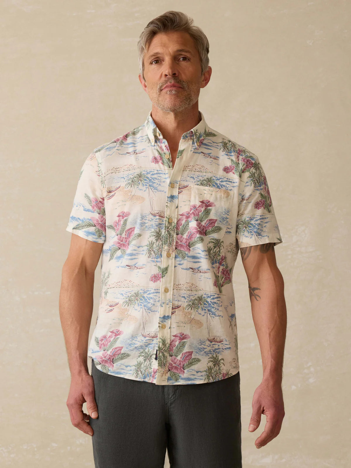 Faherty - FAHERTY BREEZE SS SHIRT IN MOLOKAI SCENIC TROPICAL - Rent With Thred