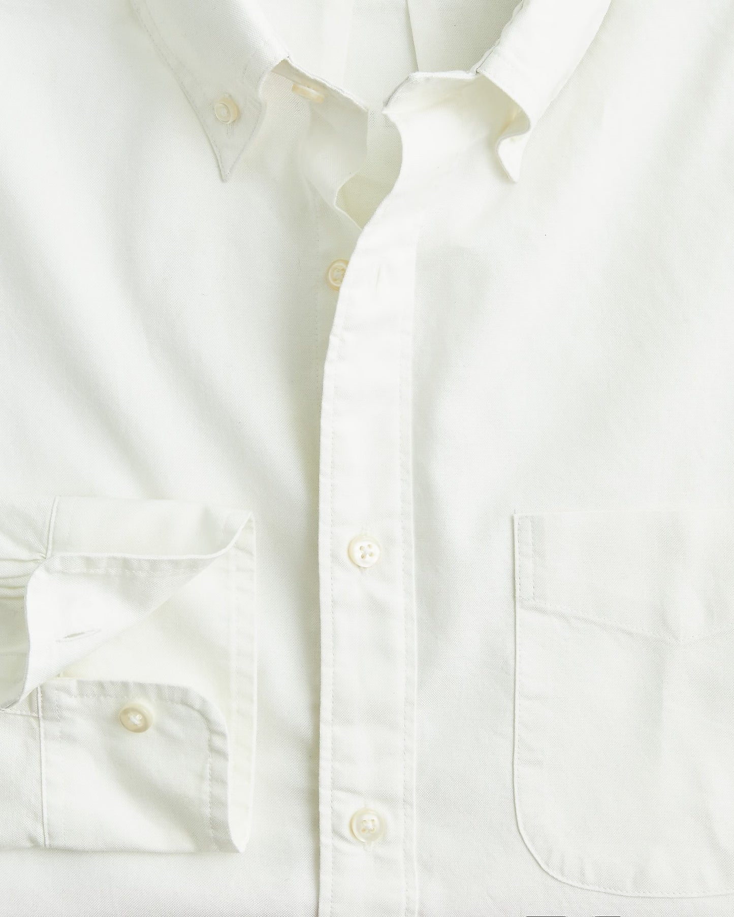 J. Crew - J.CREW BROKEN-IN ORGANIC OXFORD SHIRT IN WHITE - Rent With Thred