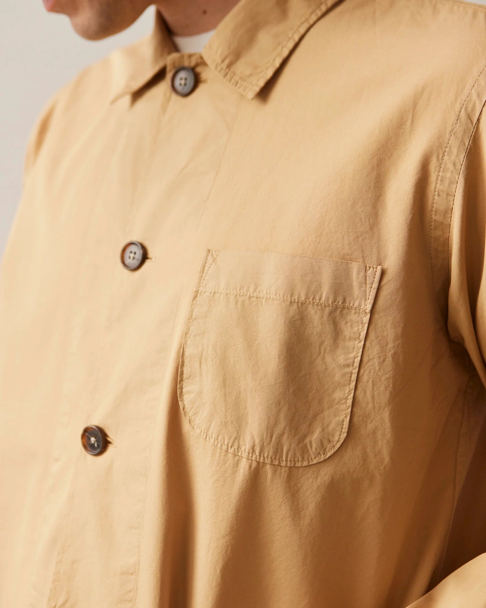 Universal Works - UNIVERSAL WORKS BAKER’S ORGANIC POPLIN OVERSHIRT IN SAND - Rent With Thred
